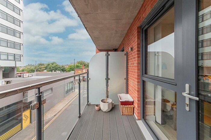 1 Bedroom Flat For Sale In Nether Street, London, N3