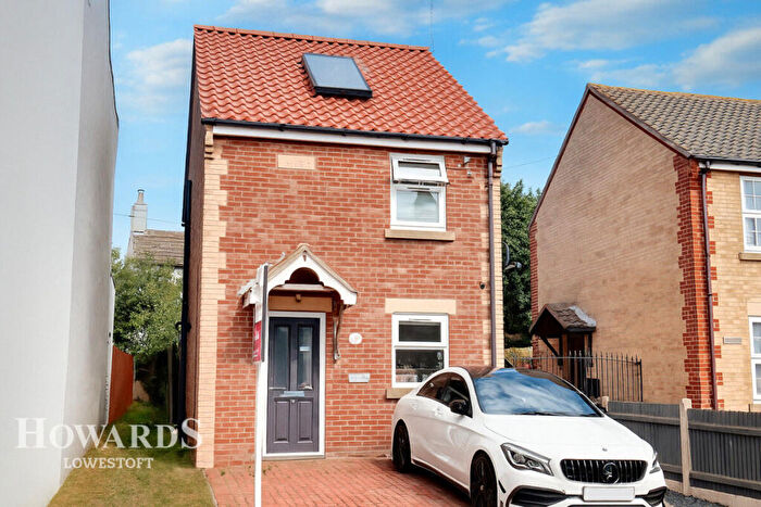 2 Bedroom Detached House For Sale In Church Road, Kessingland, NR33