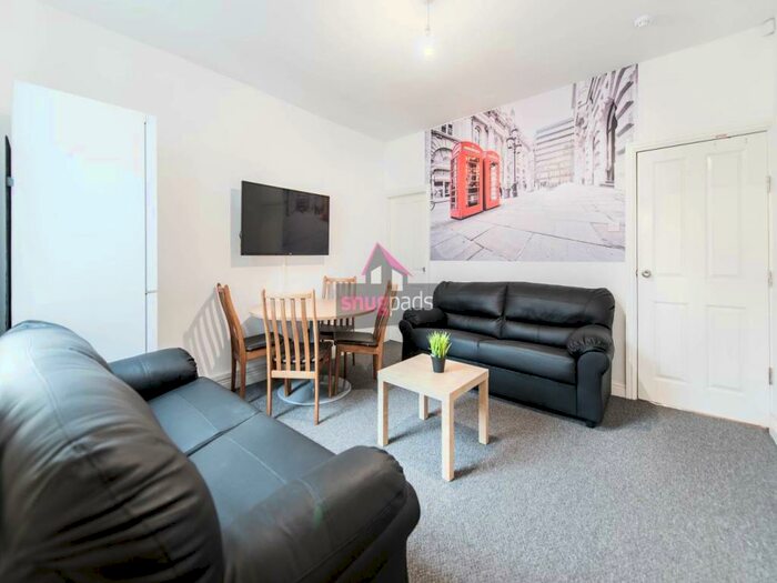 5 Bedroom House To Rent In Highfield Road, Salford, M6