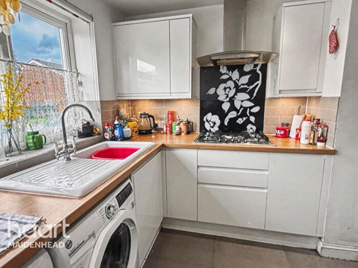 3 Bedroom Terraced House For Sale In Boarlands Close, Slough, SL1