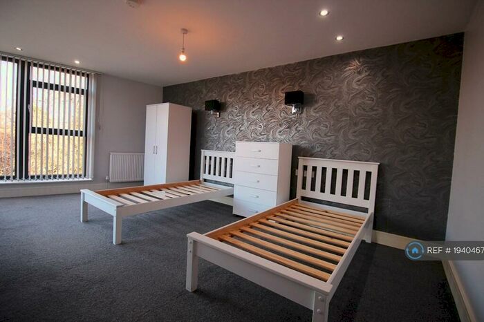 2 Bedroom Semi-Detached House To Rent In Kings Road, London, SE25