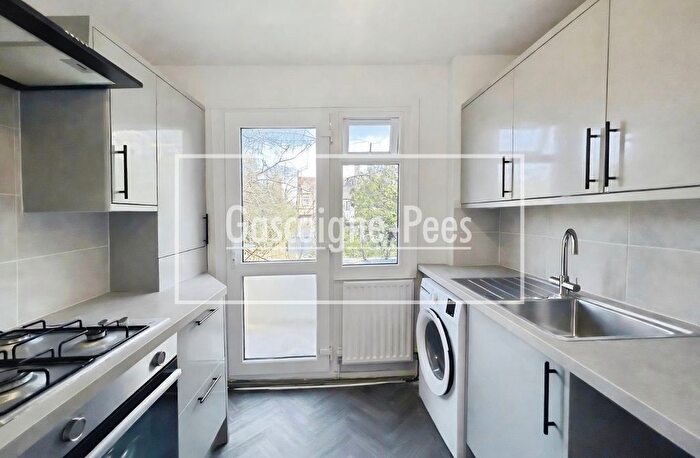 4 Bedroom Maisonette To Rent In Florida Court, Reading, RG1