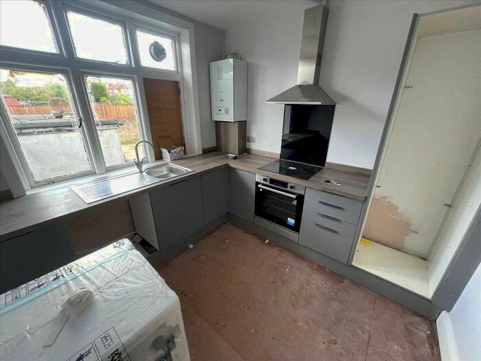 2 Bedroom Flat To Rent In Alder Road, Poole, BH14