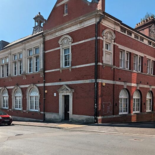 2 Bedroom Flat To Rent In Dock View Road, Barry, CF63