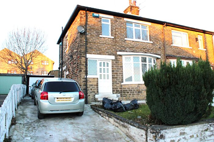 3 Bedroom Semi-Detached House To Rent In St. Leonards Grove, Bradford, BD8