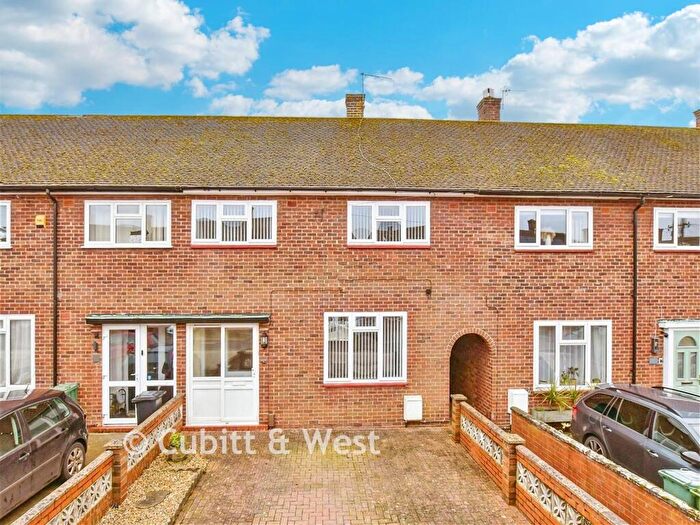3 Bedroom Terraced House For Sale In Taynton Drive, Merstham, Redhill, Surrey, RH1