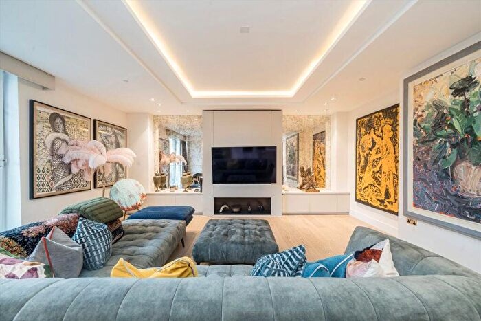 2 Bedroom Flat To Rent In Radnor Terrace, High Street Kensington, W14