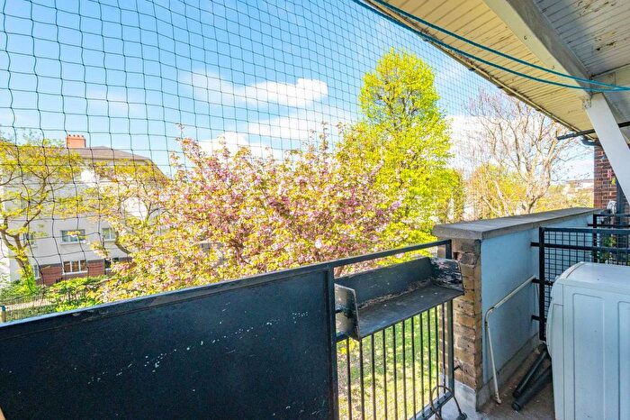 2 Bedroom Flat For Sale In Denmark Road, Camberwell, London, SE5
