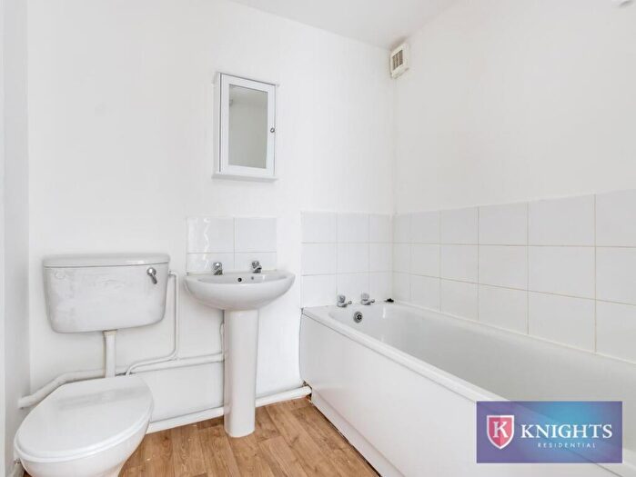 Flat For Sale In Linnet Close, London, N9