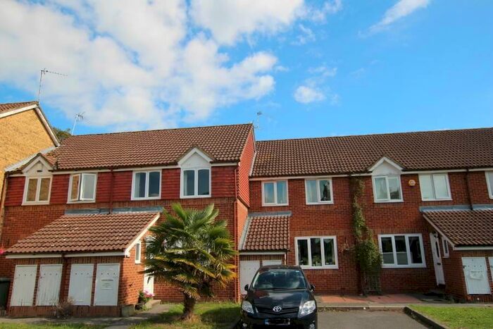3 Bedroom House To Rent In Columbia Avenue Ruislip, HA4