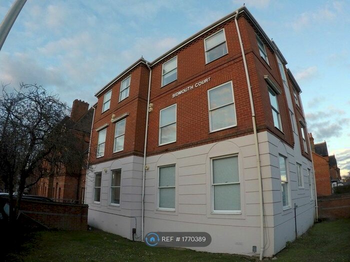 2 Bedroom Flat To Rent In Sidmouth Court, Reading, RG1