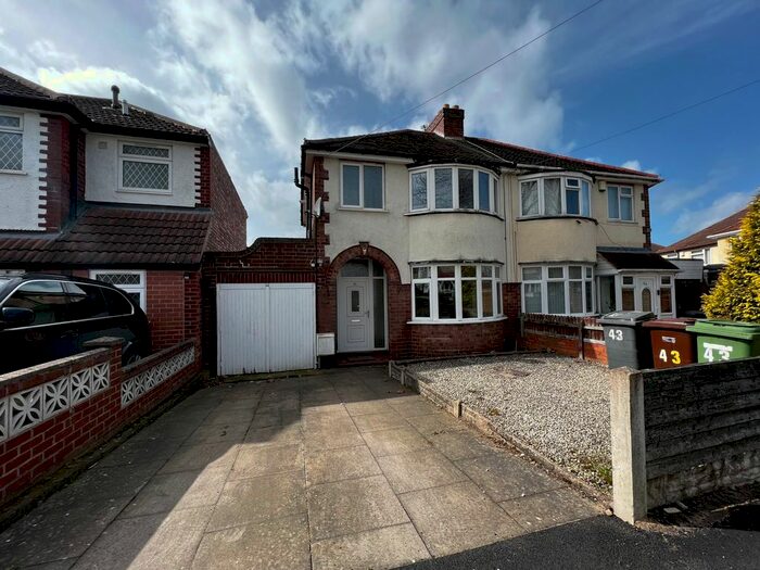 3 Bedroom Semi-Detached House To Rent In Lambert Road, Fallings Park, Wolverhampton, WV10