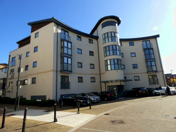 2 Bedroom Flat To Rent In Ivy Court, Old Town, SN1