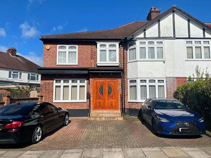 4 Bedroom Semi Detached House To Rent In Alders Road, Edgeware, London, HA8