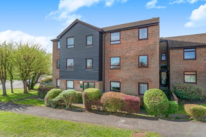2 Bedroom Flat For Sale In Kingfisher Drive, Merrow, Guildford, Surrey, GU4