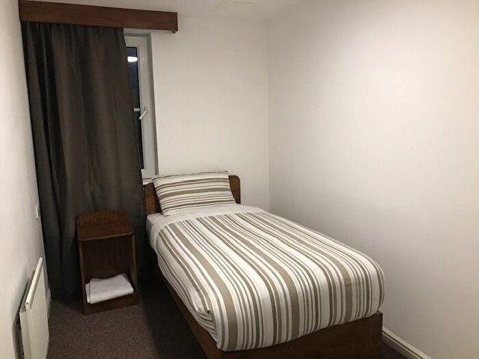 2 Bedroom Flat To Rent In St Clair Road, Edinburgh, EH6