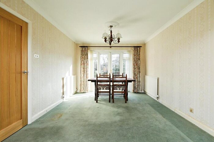 3 Bedroom Semi-Detached House For Sale In Margaret Close, Aston, Sheffield, S26