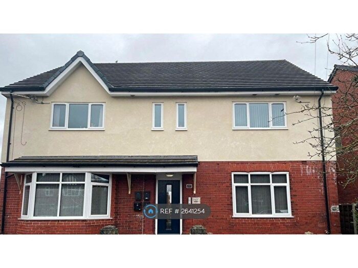 2 Bedroom Flat To Rent In Dialstone Lane, Stockport, SK2