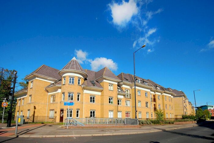 2 Bedroom Flat To Rent In Century Court, Woking, GU21