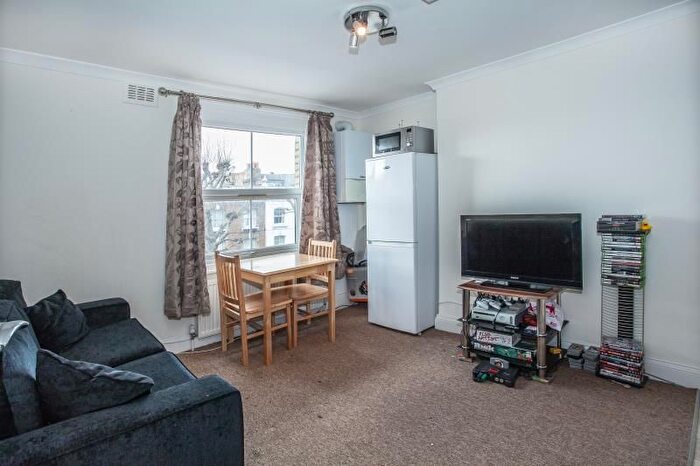 2 Bedroom Flat To Rent In Loftus Road, Shepherds Bush, W12
