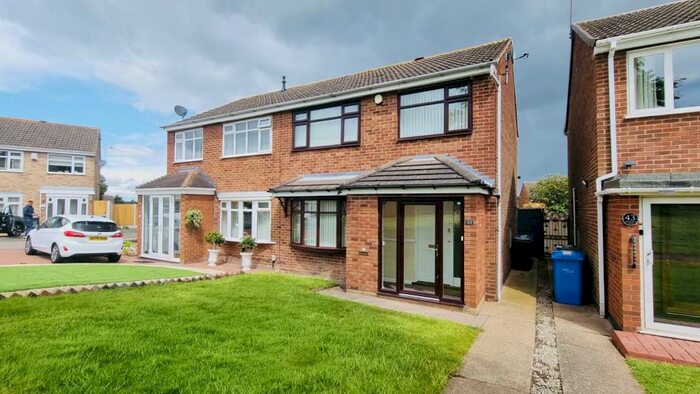 3 Bedroom House To Rent In Holsworth Close, Tamworth, B77