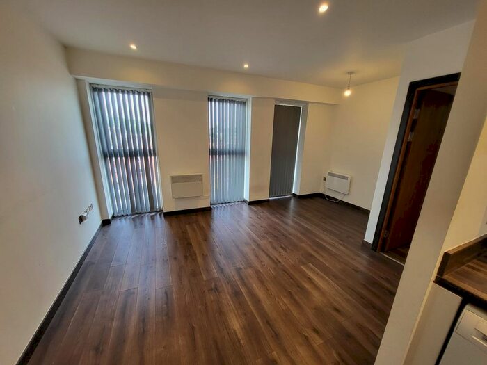 1 Bedroom Flat To Rent In Park Crescent, Luton, LU1