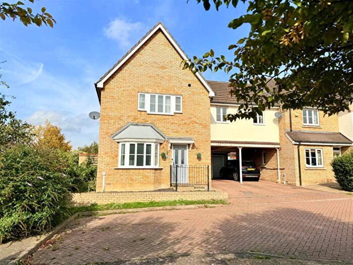 3 Bedroom Link Detached House For Sale In Woodpecker Close, Stowmarket, IP14
