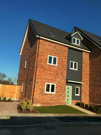 2 Bedroom Flat To Rent In Cornfield Way, SS6