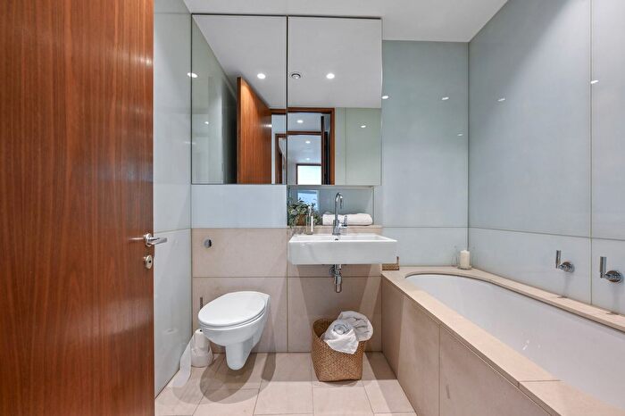 3 Bedroom Flat To Rent In Oval Road, London, NW1