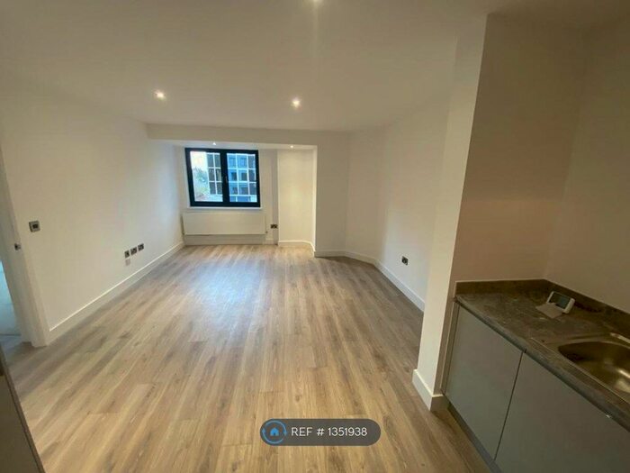 2 Bedroom Flat To Rent In Streetsbrook Road, Solihull, B91