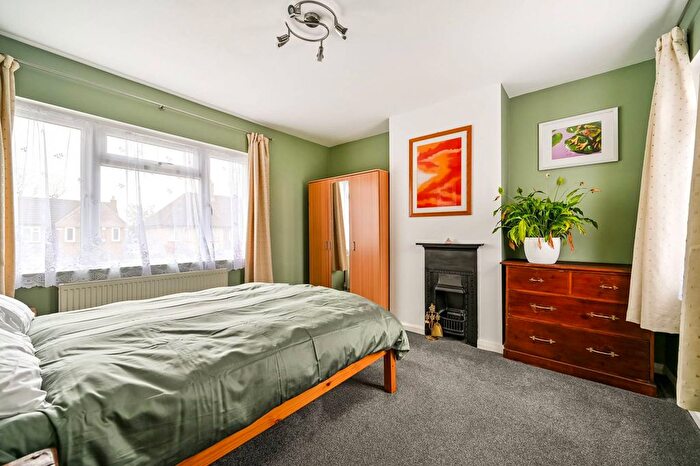 3 Bedroom Terraced House For Sale In Wesley Avenue, Hounslow, TW3