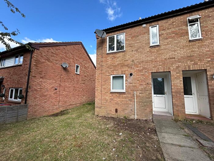 2 Bedroom House To Rent In Winsford Hill, Milton Keynes, MK4