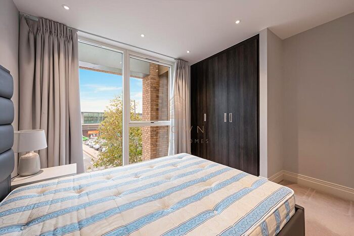 2 Bedroom Apartment To Rent In Queenshurst Square, Kingston Upon Thames, KT2