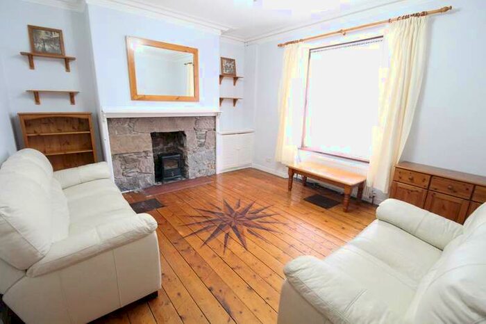 2 Bedroom Maisonette Flat To Rent In Rosebank Terrace, Ground Floor Right, AB11