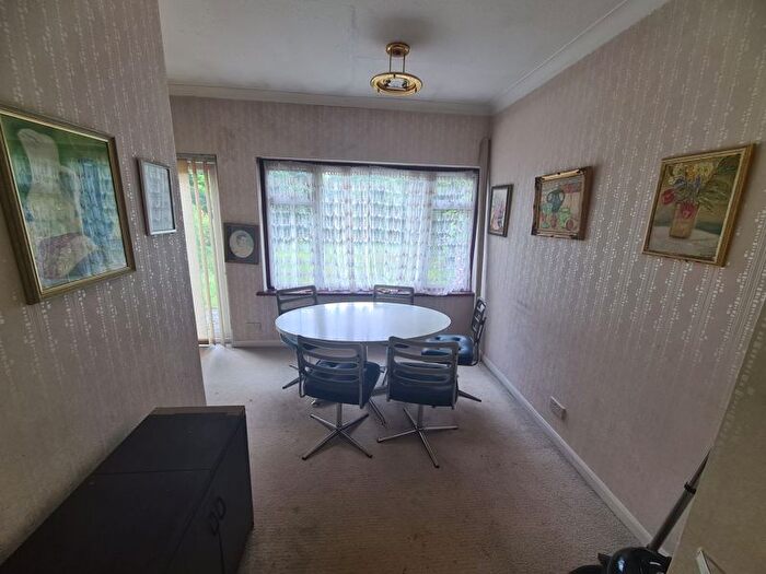 4 Bedroom Detached House For Sale In Mayfield Gardens, Hendon, London, NW4