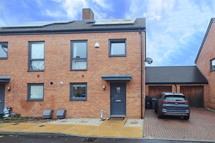 3 Bedroom Semi Detached House For Sale In Lawrence Grove, Uxbridge, UB10