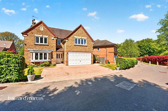 4 Bedroom Detached House For Sale In Bowen Way, Coulsdon, CR5