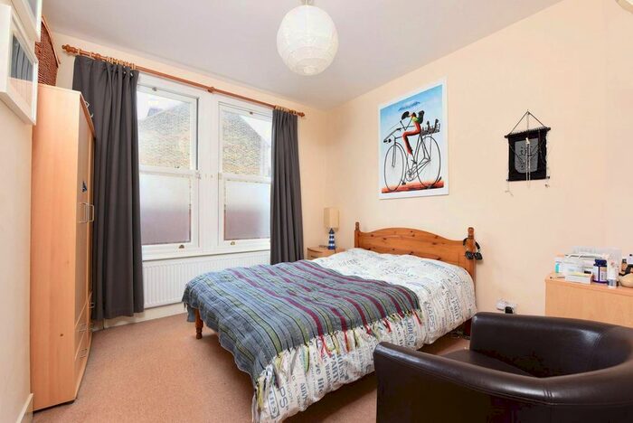 2 Bedroom Flat To Rent In Balvernie Grove, Wandsworth, London, SW18