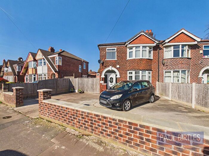 3 Bedroom Semi Detached House For Sale In Barton Road, Stretford, Manchester, M32