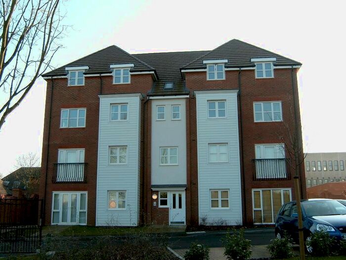 2 Bedroom Flat To Rent In Shottery Close, Ipsley, Redditch, B98