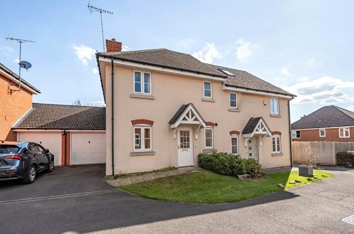 3 Bedroom Semi Detached House For Sale In Montfort Gate, Caversham, Reading, RG4