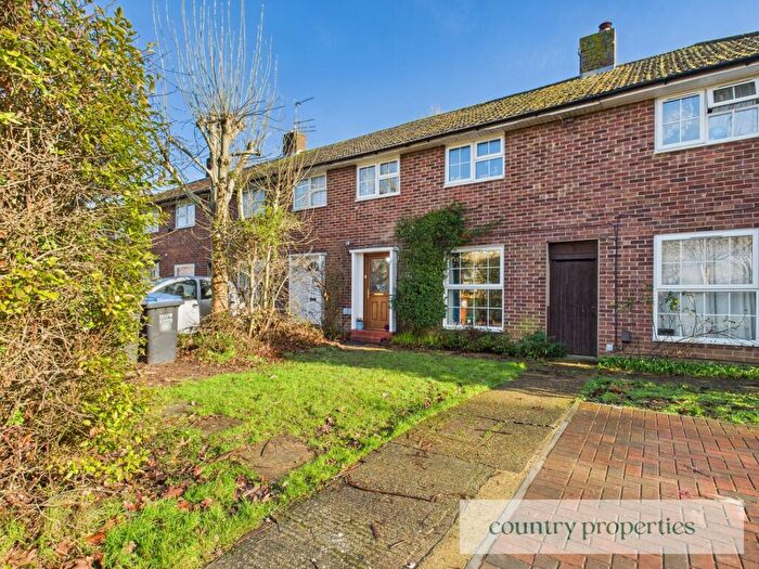 3 Bedroom Terraced House For Sale In Hollybush Lane, Welwyn Garden City, AL7