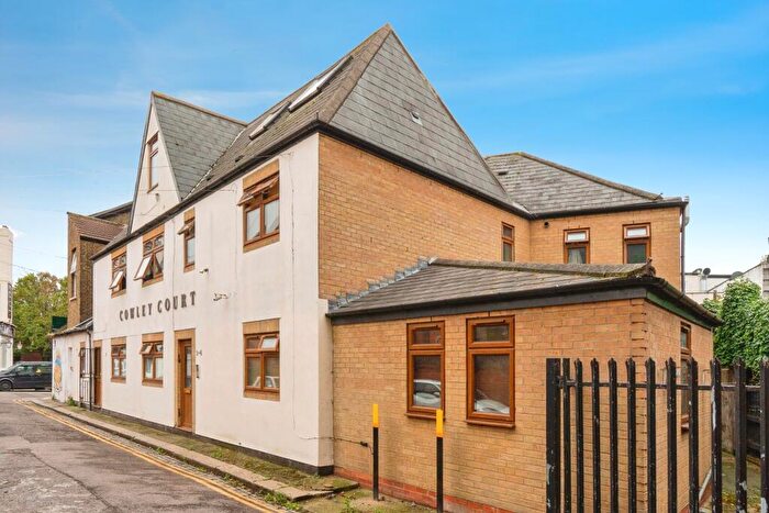 2 Bedroom Apartment To Rent In Cowley Court, Leytonstone, E11