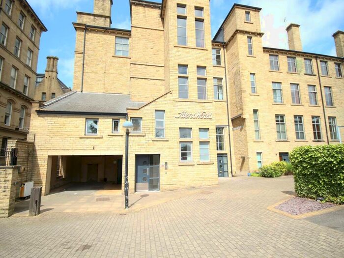 2 Bedroom Flat To Rent In Silens Works, City Centre, Bradford, BD1