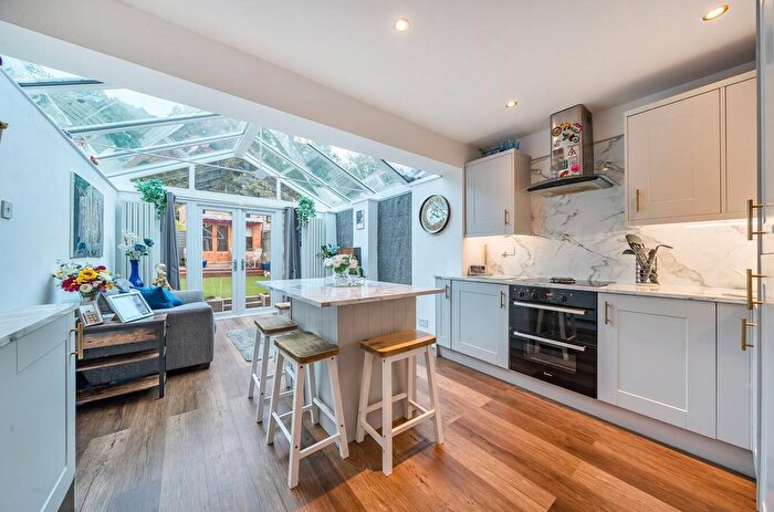 3 Bedroom Terraced House For Sale In Bridge Wood Close, Horsforth, LS18