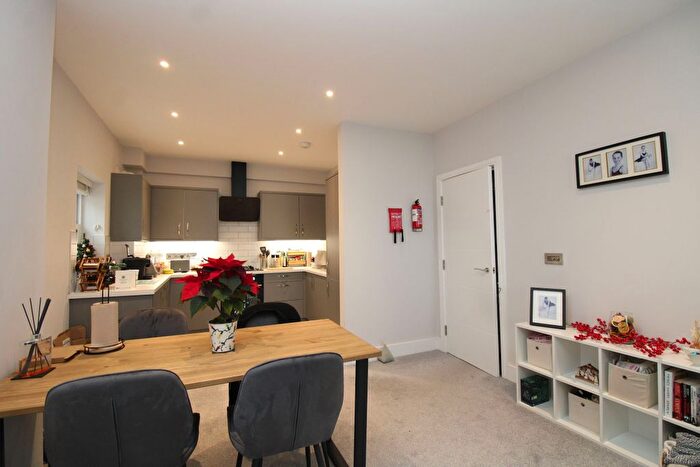 2 Bedroom Flat For Sale In Grosvenor Road, Paignton, TQ4