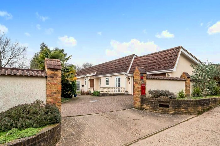 4 Bedroom Detached Bungalow To Rent In Mount Ash, Amersham, HP7