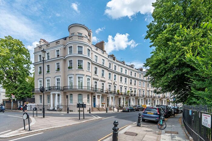 2 Bedroom Flat To Rent In Royal Crescent, Holland Park, London, W11