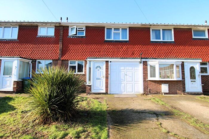 3 Bedroom House To Rent In Aaron Close, Erith, DA8