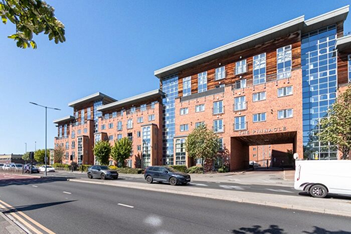 2 Bedroom Flat For Sale In The Pinnacle, Ings Rd, WF1